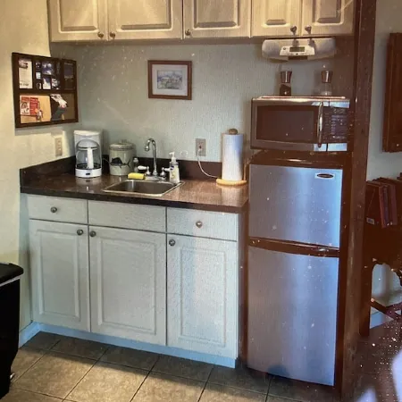 Sailor's Choice - NON SMOKING Apartment in Downtown Cedar Key with Gulf Views!