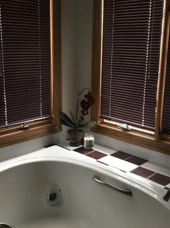 Cozy house on the lake with hot tub Отели рядом с достопримечательностью «Оскода Бич Парк»