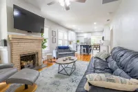 The White House - Remodeled quaint  home with spacious yard - 2.5 miles from UF