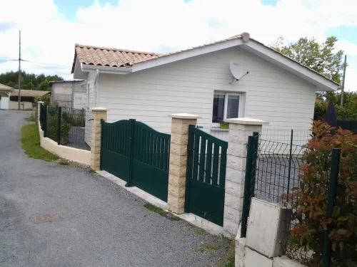 Charming furnished holiday rental on the Bassin d'Arcachon. Hotels in Audenge