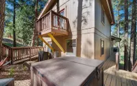 Stylish Cozy Cabin Surrounded in Pines- Hot Tub