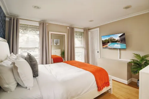 Secluded Tampa Retreat, Private Pool + Backyard