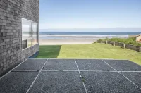 Oceanfront beach house with direct beach access In the desired Roads End area