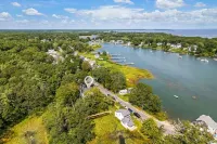 Cape Porpoise village with harbor views.  Walk to shops and restaurants.