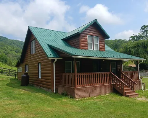 Wild Horse Lodge at Highland Hideaways near Grayson Highlands - Arcade/Theater Hotels in Wilson Creek