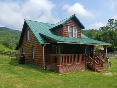 Wild Horse Lodge at Highland Hideaways near Grayson Highlands - Arcade/Theater Отели в г. Уилсон Крик