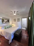 Luxurious Marble bath & kit1 bedroom condo WiFi DAYTON 2 min downtown 5 min UD