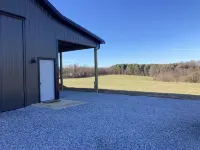 The Red Pony Inn. Farm friendly barn with a cozy apartment and beautiful scenery Hotels in Alexander County