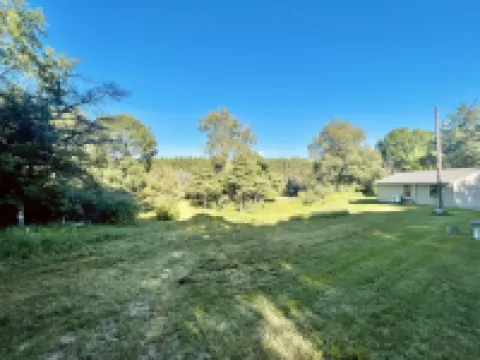 Cabin with beautiful acreage bordering Manistee National Forest