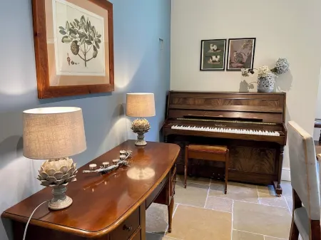 Luxury  Cottage in exceptional private grounds with private gym, table tennis