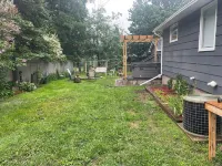 Cozy bungalow in Marquette w/ hot tub. Minutes from Lake Superior and downtown. Hotel a Marquette