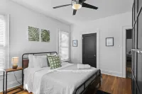 Hurricane Safe Haven Bungalow Near Armature Works Hotels in Tampa