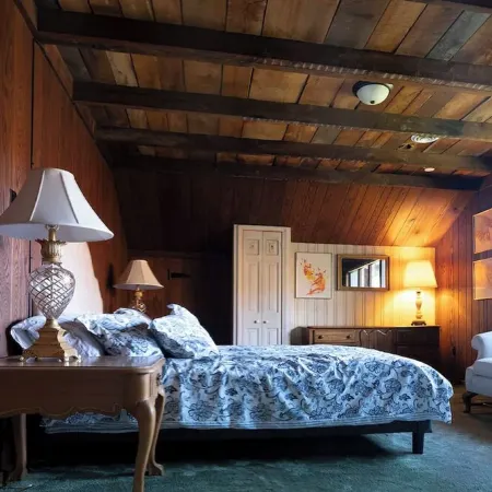 Pine Grove Retreat- True Mtn. Chalet near 7 Springs, Falling Water, & Ohiopyle