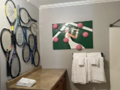 NEW! Tracks & Trails Cottage - 3 min from Hwy I-40