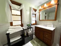 Entire Home 3 Bedroom 1 Bath 6 Guests - Convenient Location close to  Airport