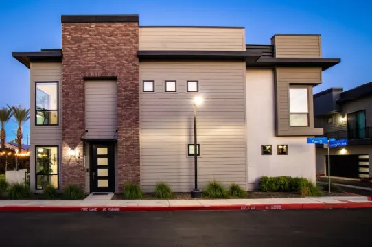 Heritage District Oasis, 300 steps from downtown Gilbert amenities. -Lot 8