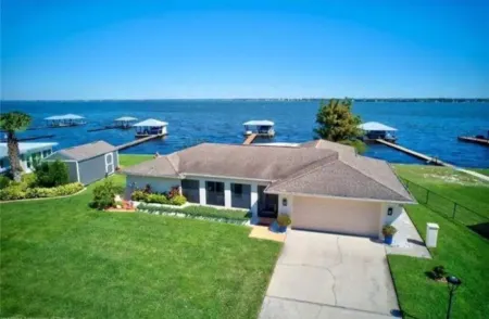 Tranquil Lakefront Retreat