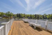 Stunning property with 2 docks, kayaks, SUP, firepit, hammock & huge water mat