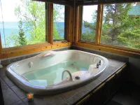 Private, quiet, romantic! Fabulous lake views. Within 10 miles of 3 state parks