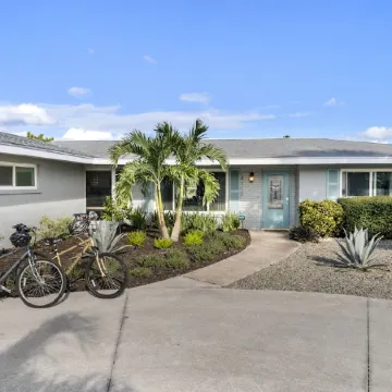 Casa di Amici – Heated Saltwater Pool and Canal Home Near Ami & Much More!