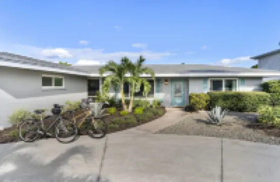 Casa di Amici – Heated Saltwater Pool and Canal Home Near Ami & Much More!