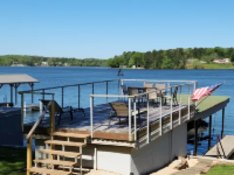 READY TO RELAX?  Lake front house w/ beautiful Sunsets on Lake Greenwood