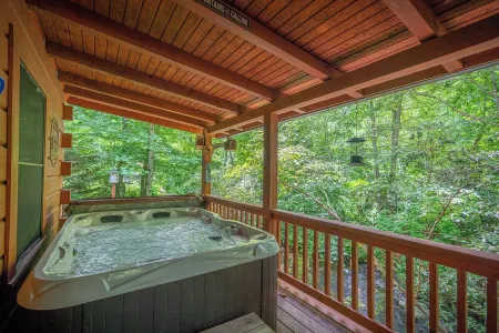 Creekfront Cabin w/ Hot Tub! Motorcycle Friendly!