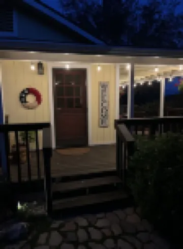 Charming Wine Country Cottage, Pet Friendly!