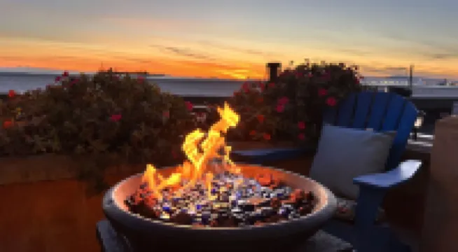 Ocean-Front Beach Studio Apartment On the Sand, kitchenette, Great wi-fi