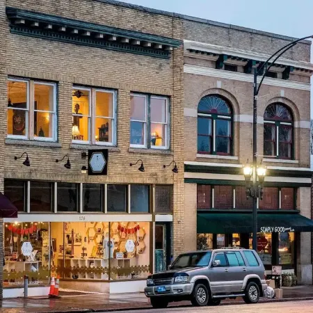 Walkable Downtown Salisbury Fully Furnished Apt.