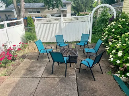 3BR/2BA Beauty near TBK sports complex. Right off I74, close to everything!