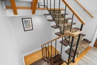 The Mariner Petite: 2BR, Hot Tub, In Village, Pets