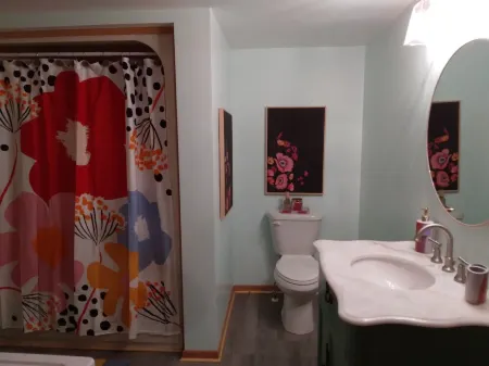 Cozy pet-friendly casa ready for family fun near MTU and Mt. Bohemia!