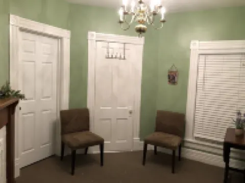 Historic Downtown Morgan Street Apartment - Pet Friendly! Hotels in Woodford County