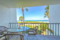 Newly Renovated Direct Gulf Front Condo on IRB! Hotels in Indian Rocks Beach
