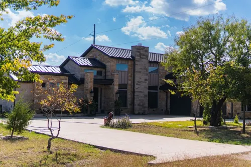 Large Modern home nestled in Alvarado! Hot Tub & Theater