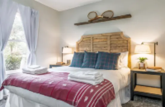 Pinehurst Cottage ★ Serves 8 ★ No Stairs ★ King Bed