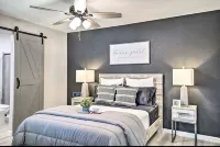 Game Room/Office in Stylish Family Stay