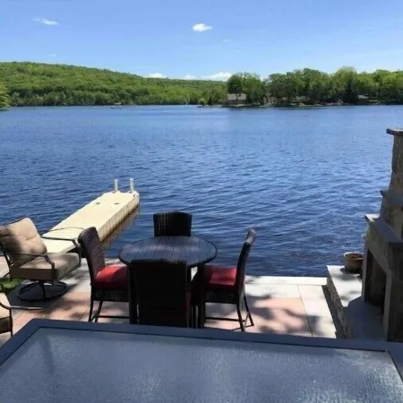 Lakefront Getaway : Mountain & Lakes views
