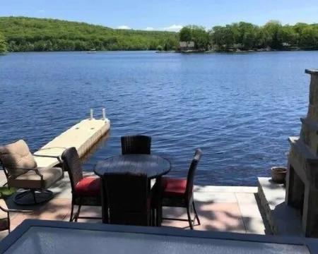 Lakefront Getaway : Mountain & Lakes views 西米爾福德酒店