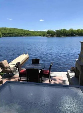 Lakefront Getaway : Mountain & Lakes views