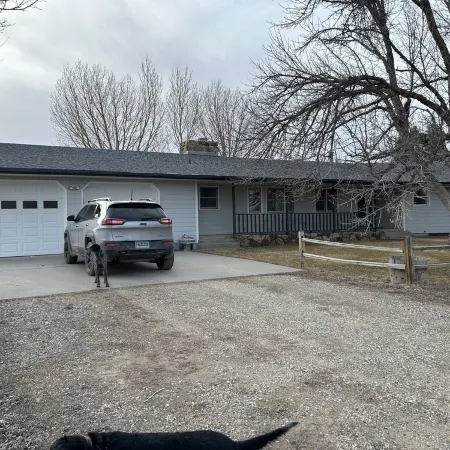 Located on a beautiful ranch! Relax with mountain view’s & a pool table