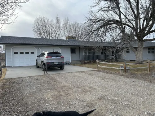 Located on a beautiful ranch! Relax with mountain view’s & a pool table - Bergblick