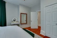 2 Miles to UK-Downtown Lex + Close to Restaurants + Top Location & Neighborhood