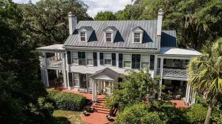 We Love Pets and They Love Our Amenities