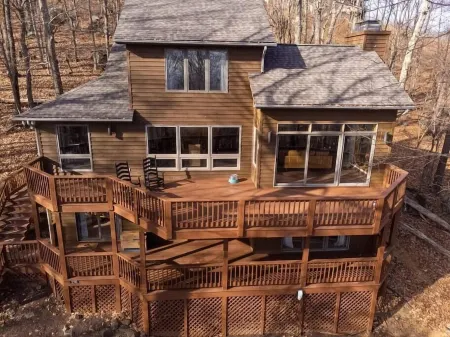 4 BR cabin mins to trails & breweries pets welcome