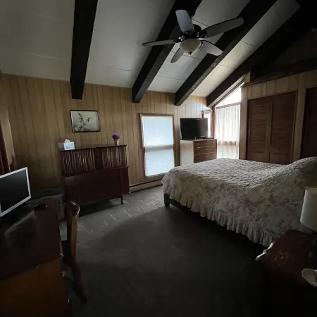 Wiseman Cottage on Hubbard Lake