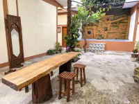 de Senthongs Hotel dekat Kelompok Ternak Sapi Lembu Makmur
