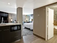 Hampton Inn & Suites by Hilton Calgary-Airport Hotels near Calgary International Airport