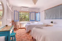 Beautiful house with large pool for 8 in the hills of San Jose very well located - Villas